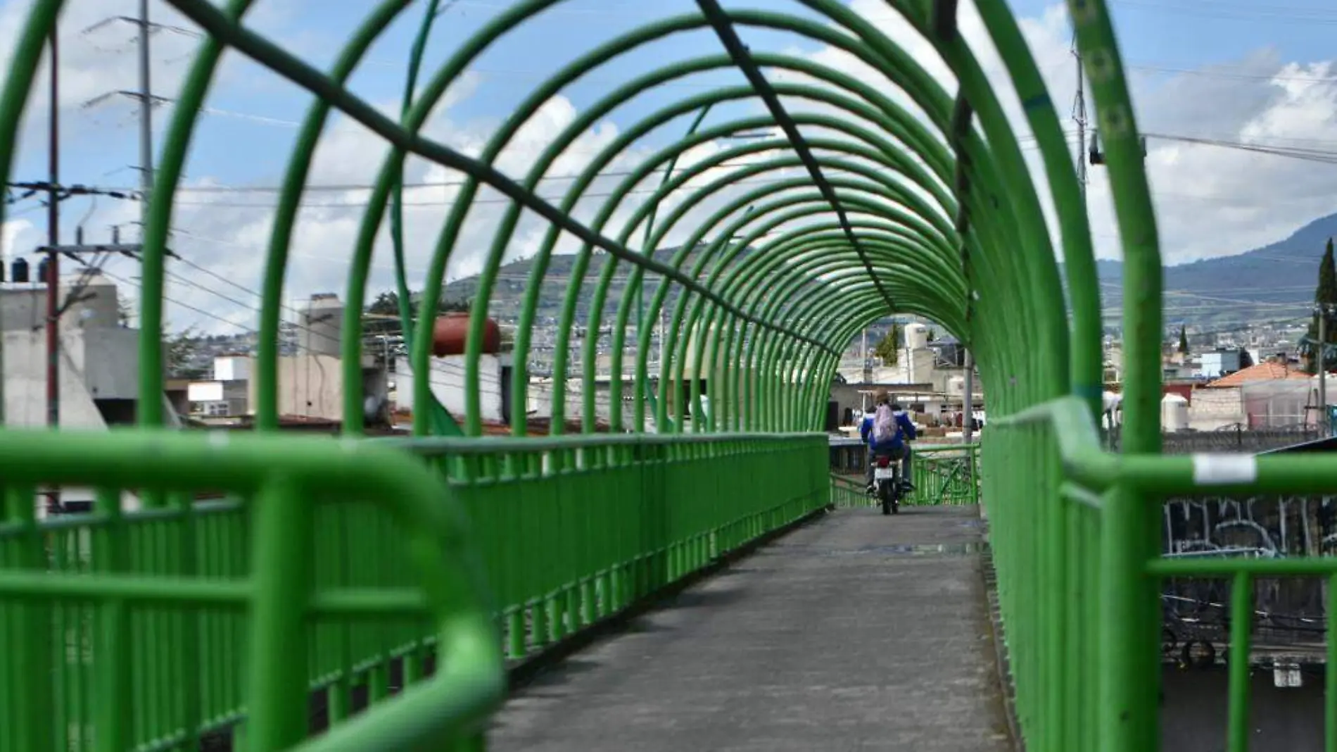 puente peatonal CU